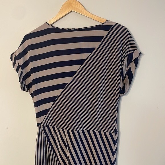 BCBGMaxAzria Giovanna Silk Striped Dress Medium - Picture 10 of 10